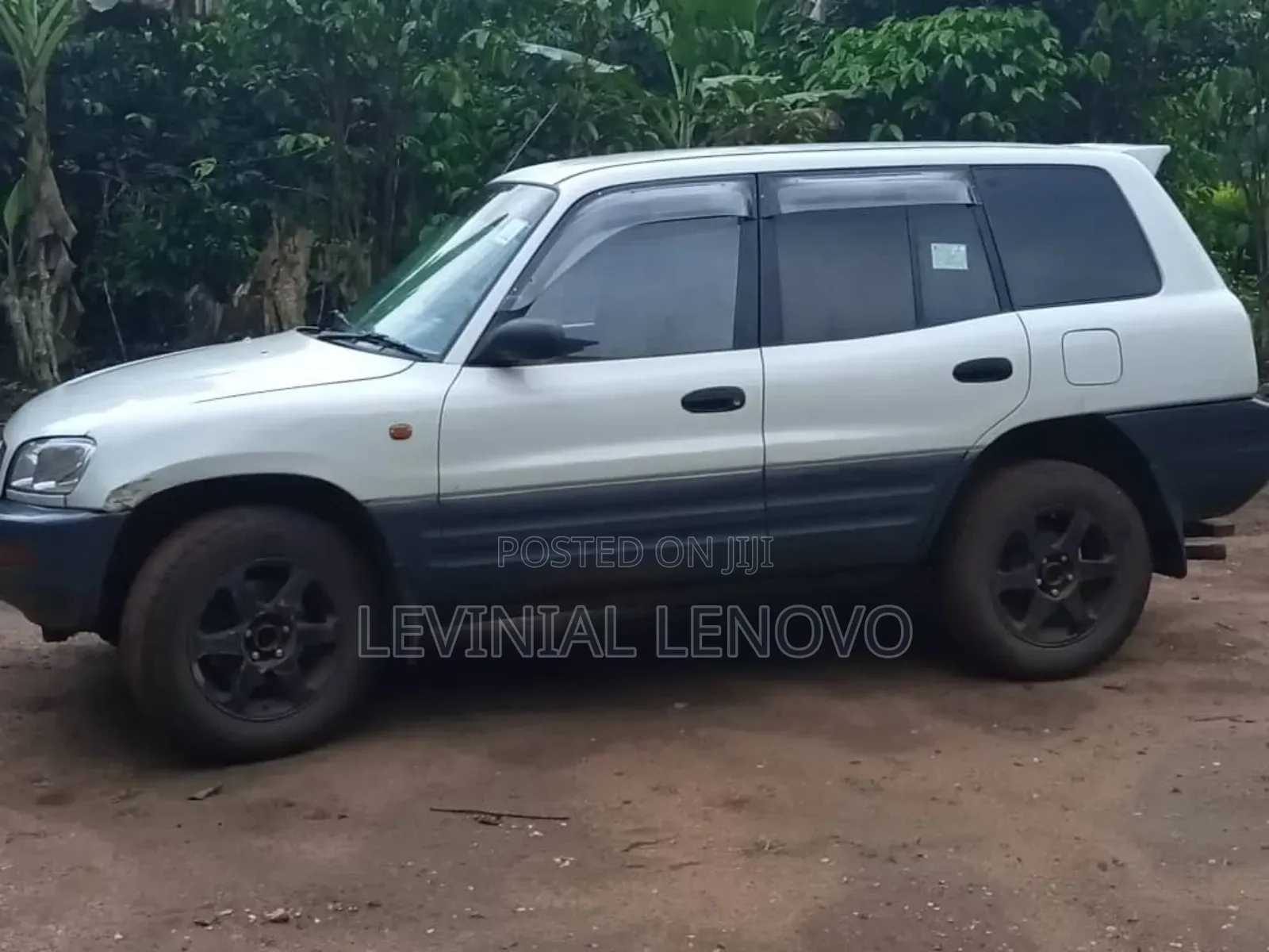 Toyota RAV4 Base 4x4 1996 White
