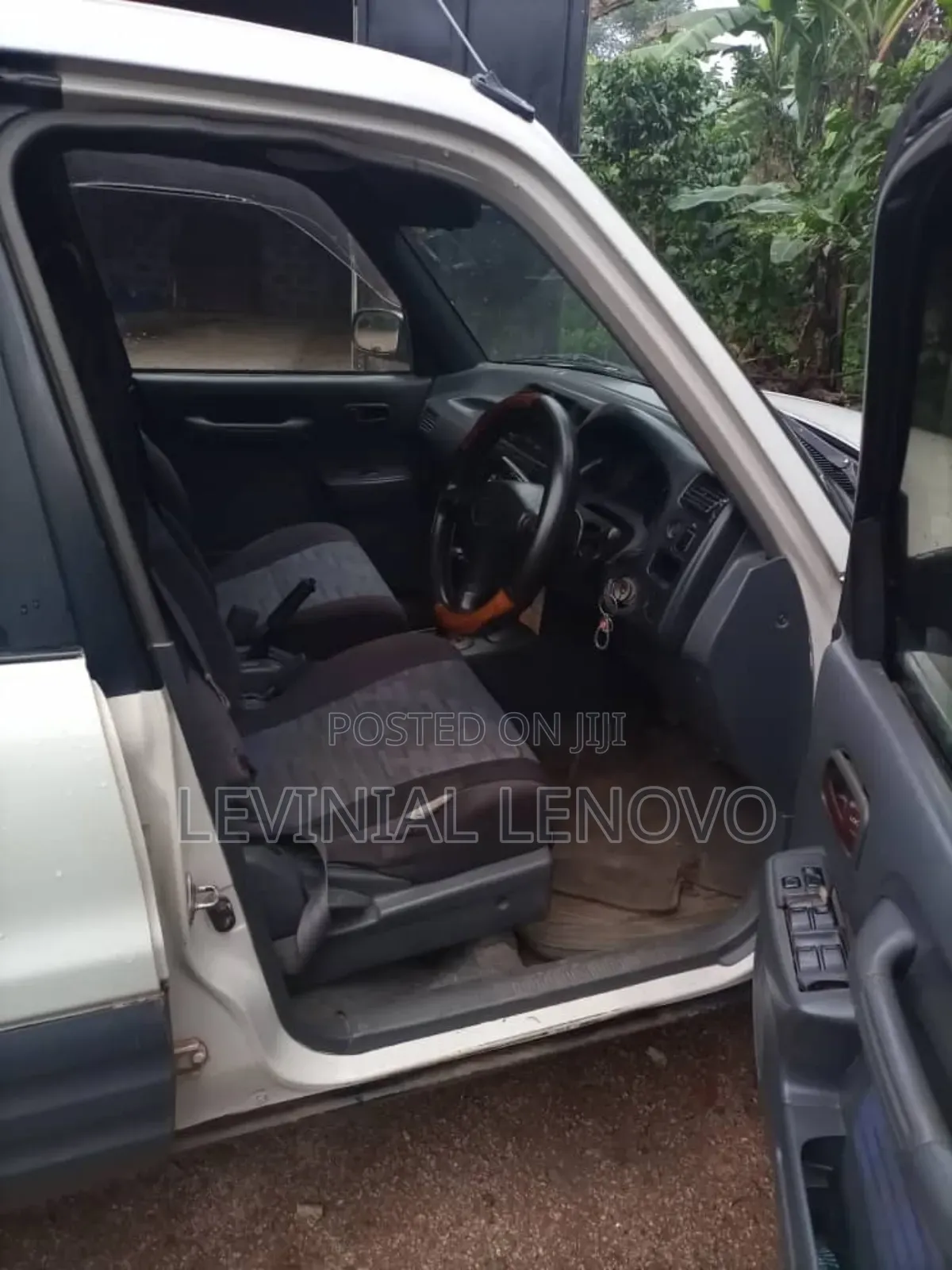 Toyota RAV4 Base 4x4 1996 White