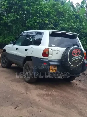Toyota RAV4 Base 4x4 1996 White
