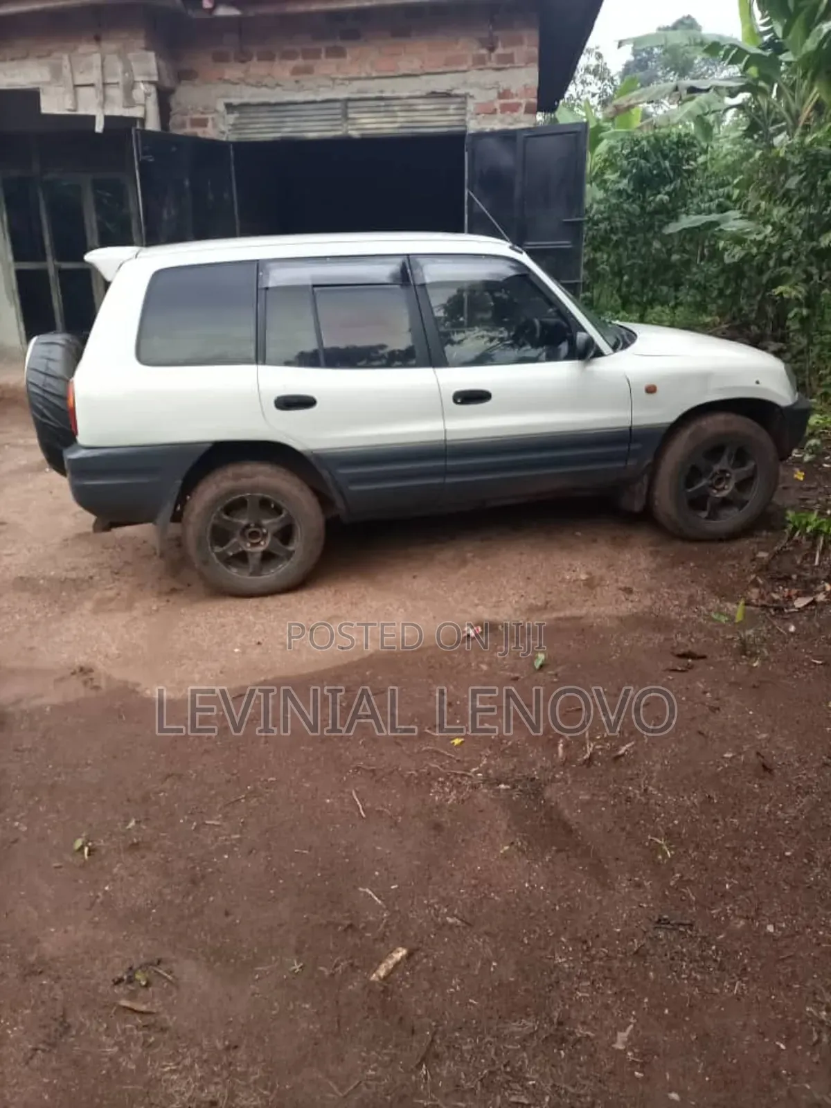Toyota RAV4 Base 4x4 1996 White