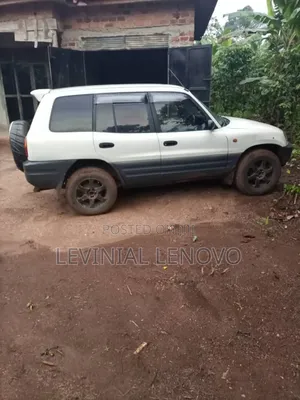 Toyota RAV4 Base 4x4 1996 White
