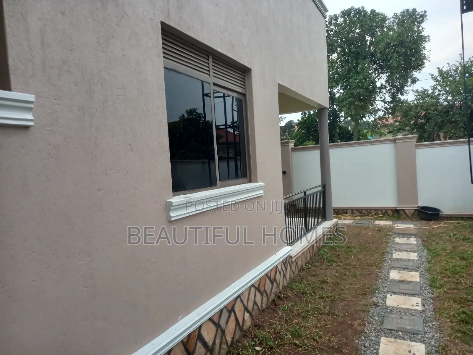 Furnished 4bdrm House in Kira for sale