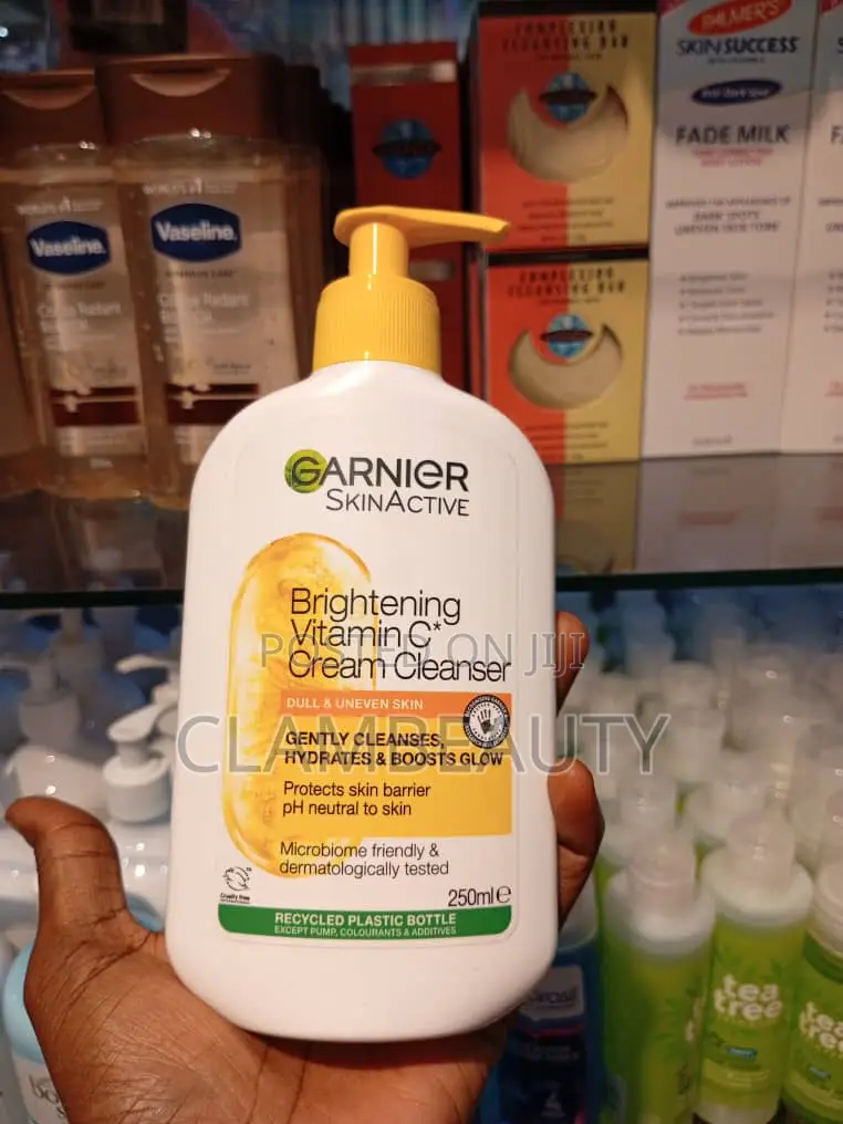 SKIN ACTIVE Garnier Vitamin C Brightening Cream Cleanser