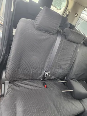 Toyota Noah 2.0 FWD (8 Seater) 2015 Silver