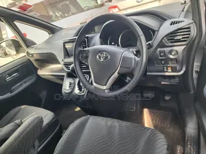Toyota Noah 2.0 FWD (8 Seater) 2015 Silver