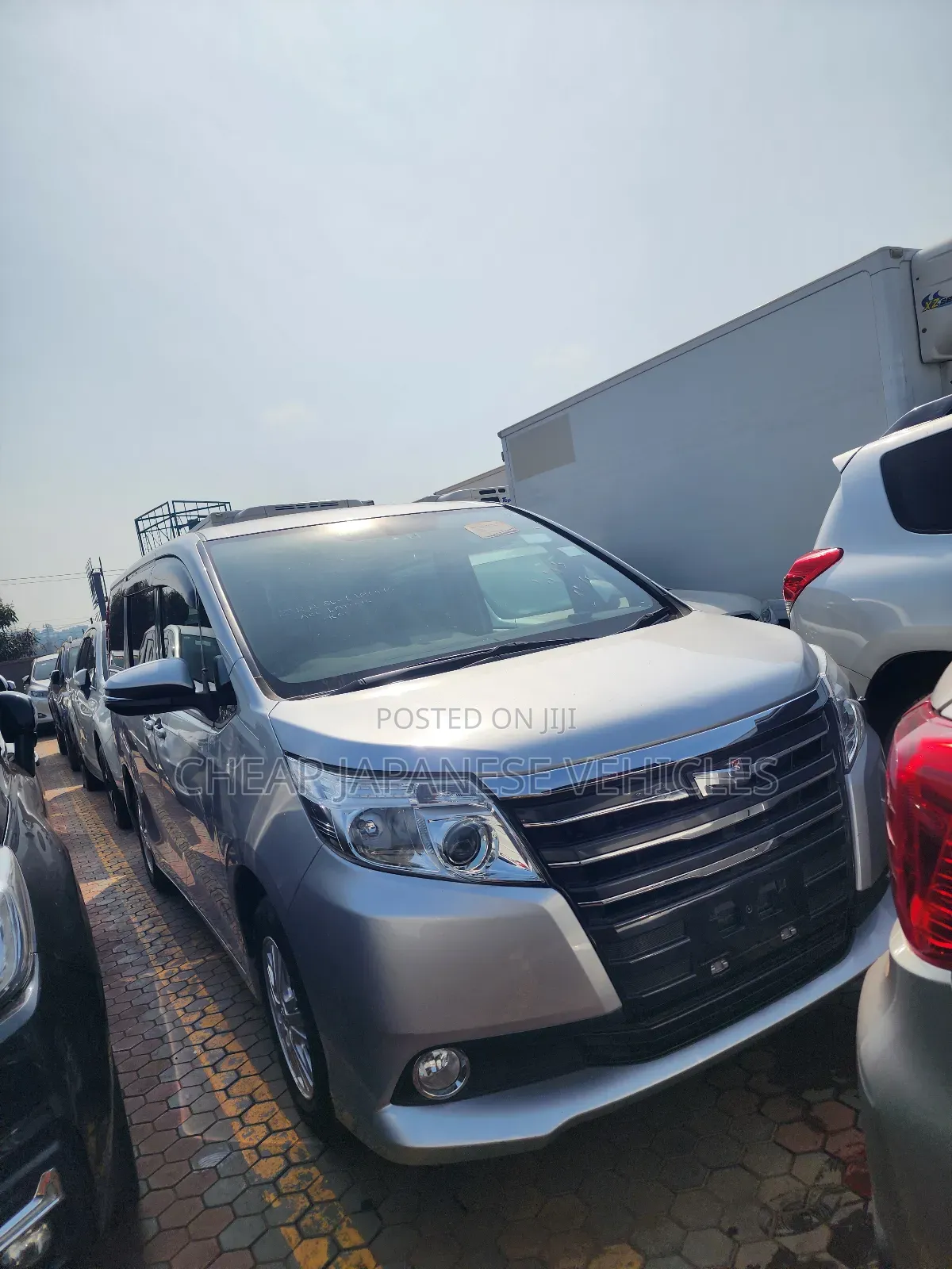 Toyota Noah 2.0 FWD (8 Seater) 2015 Silver
