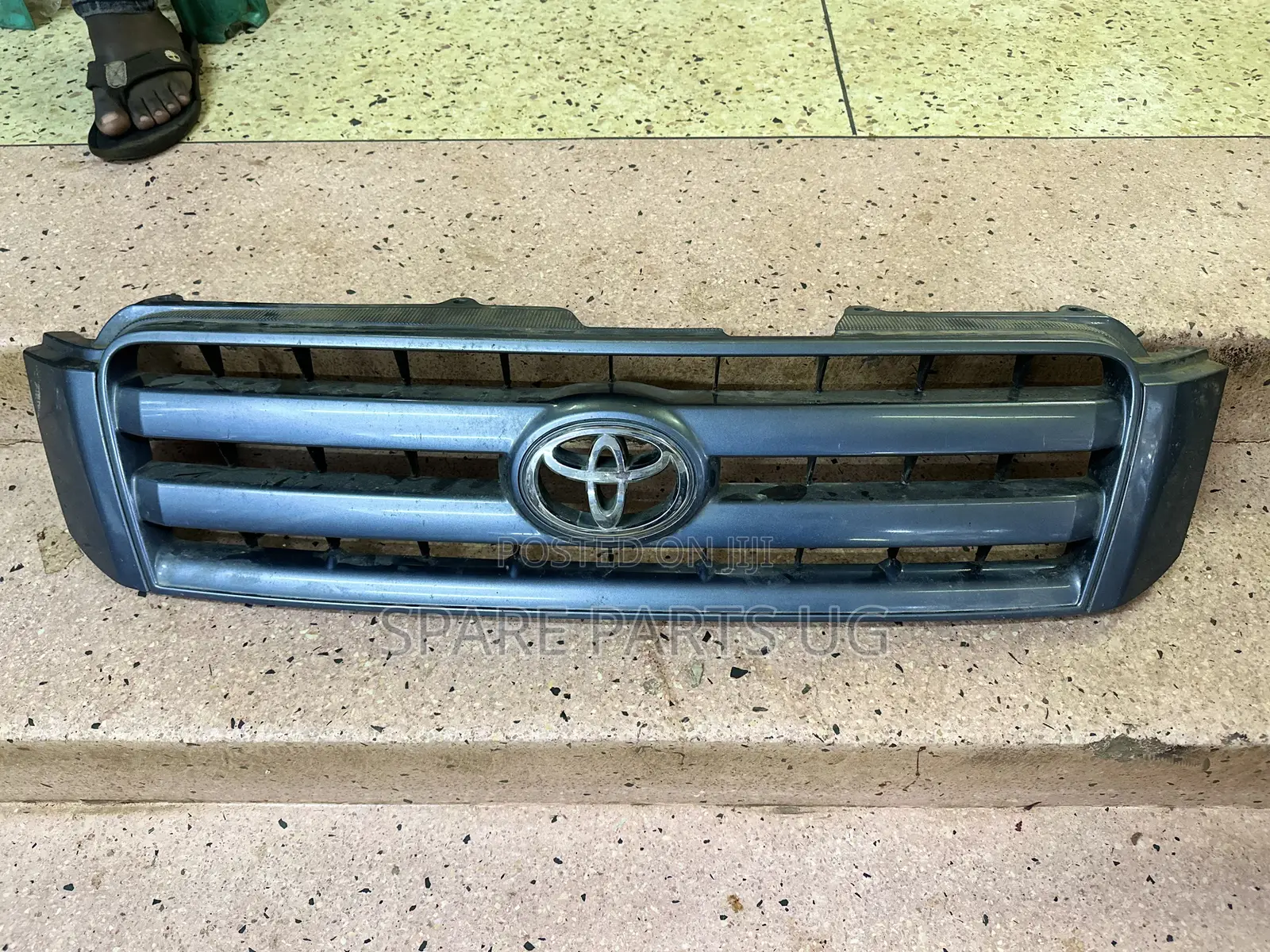 Toyota Kluger Grille