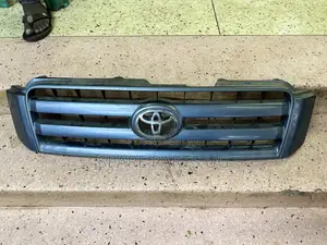Toyota Kluger Grille