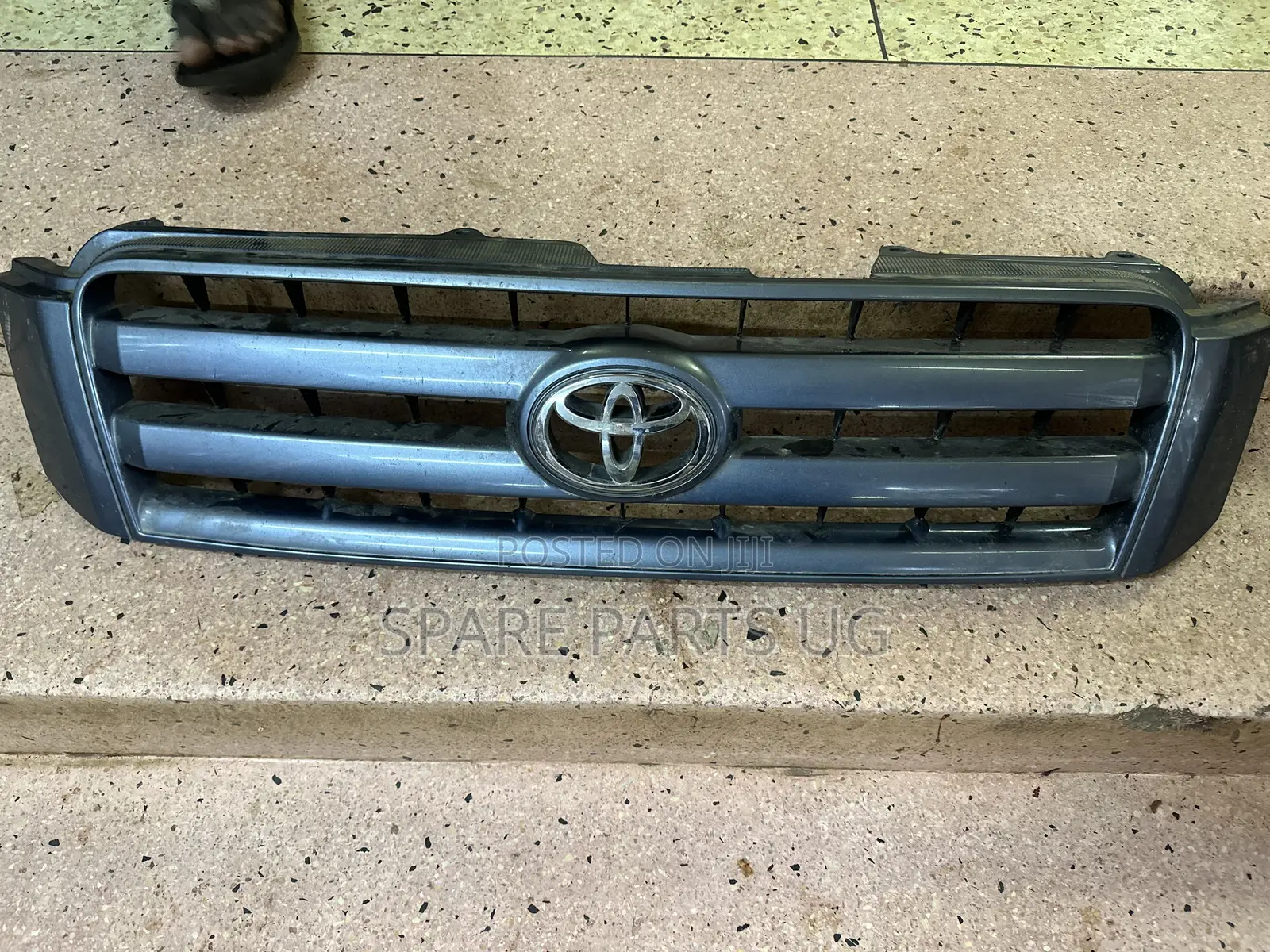 Toyota Kluger Grille