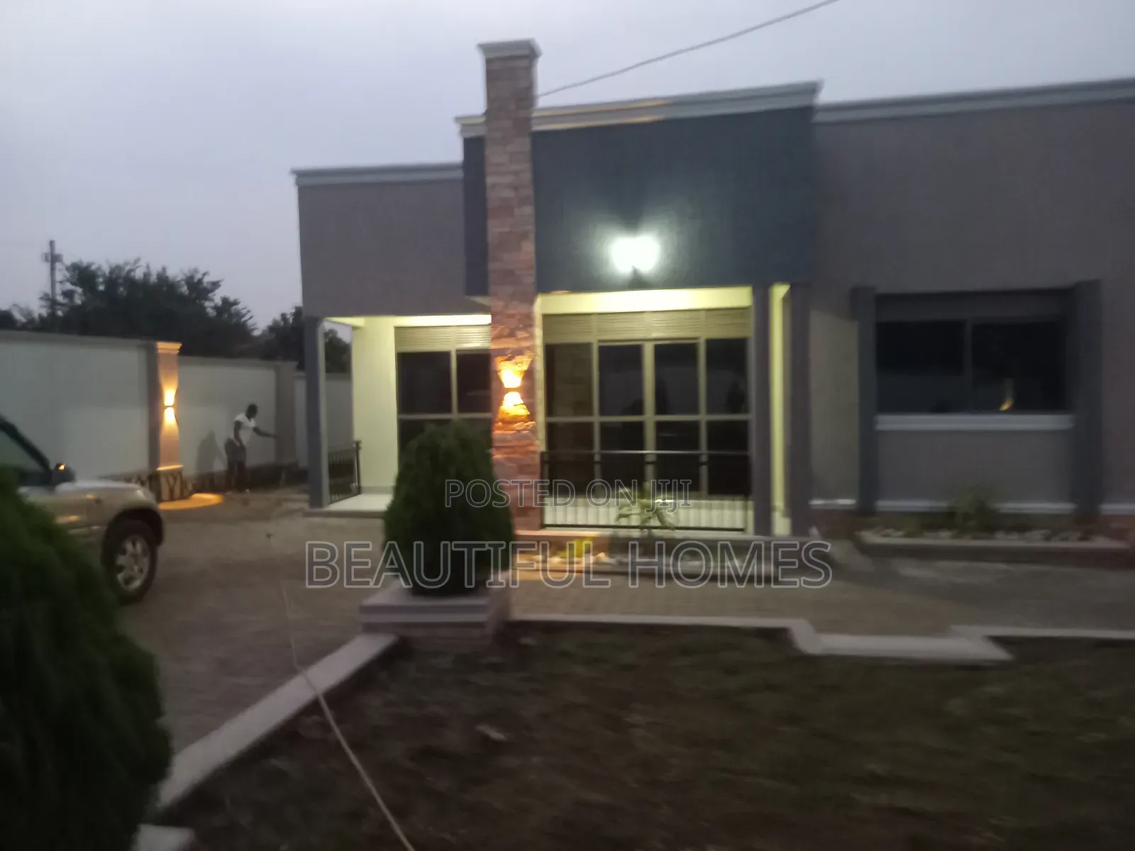 Furnished 4bdrm Bungalow in Kira for sale