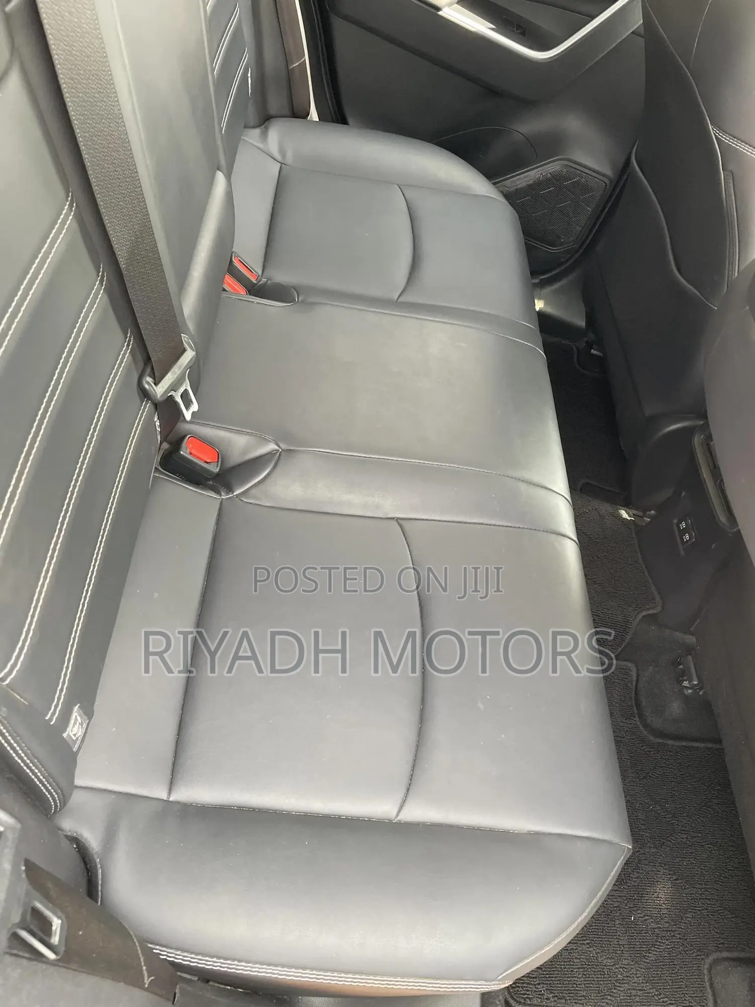 Toyota RAV4 Adventure 4dr SUV AWD (2.5L 4cyl 6A) 2018 White