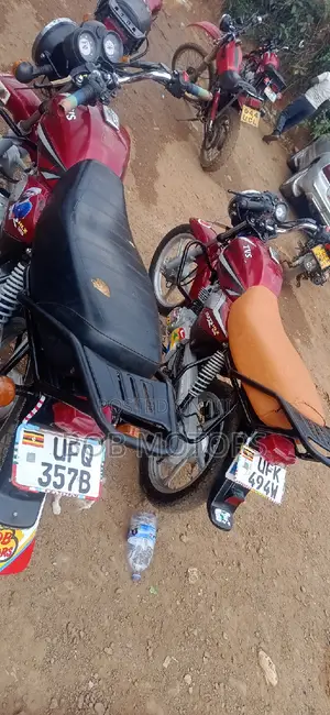 TVS HLX 125 2021 Red
