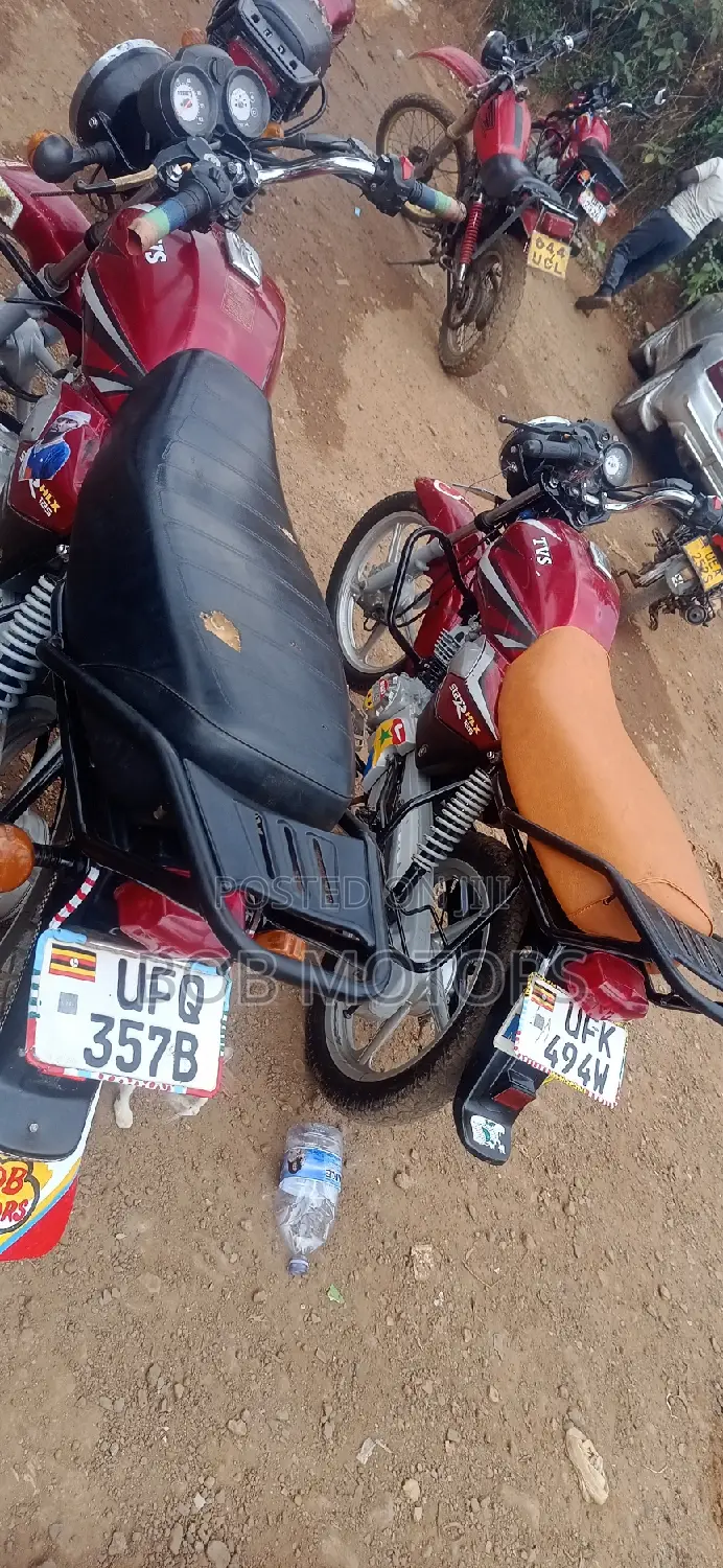 TVS HLX 125 2021 Red