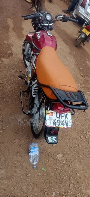 TVS HLX 125 2021 Red