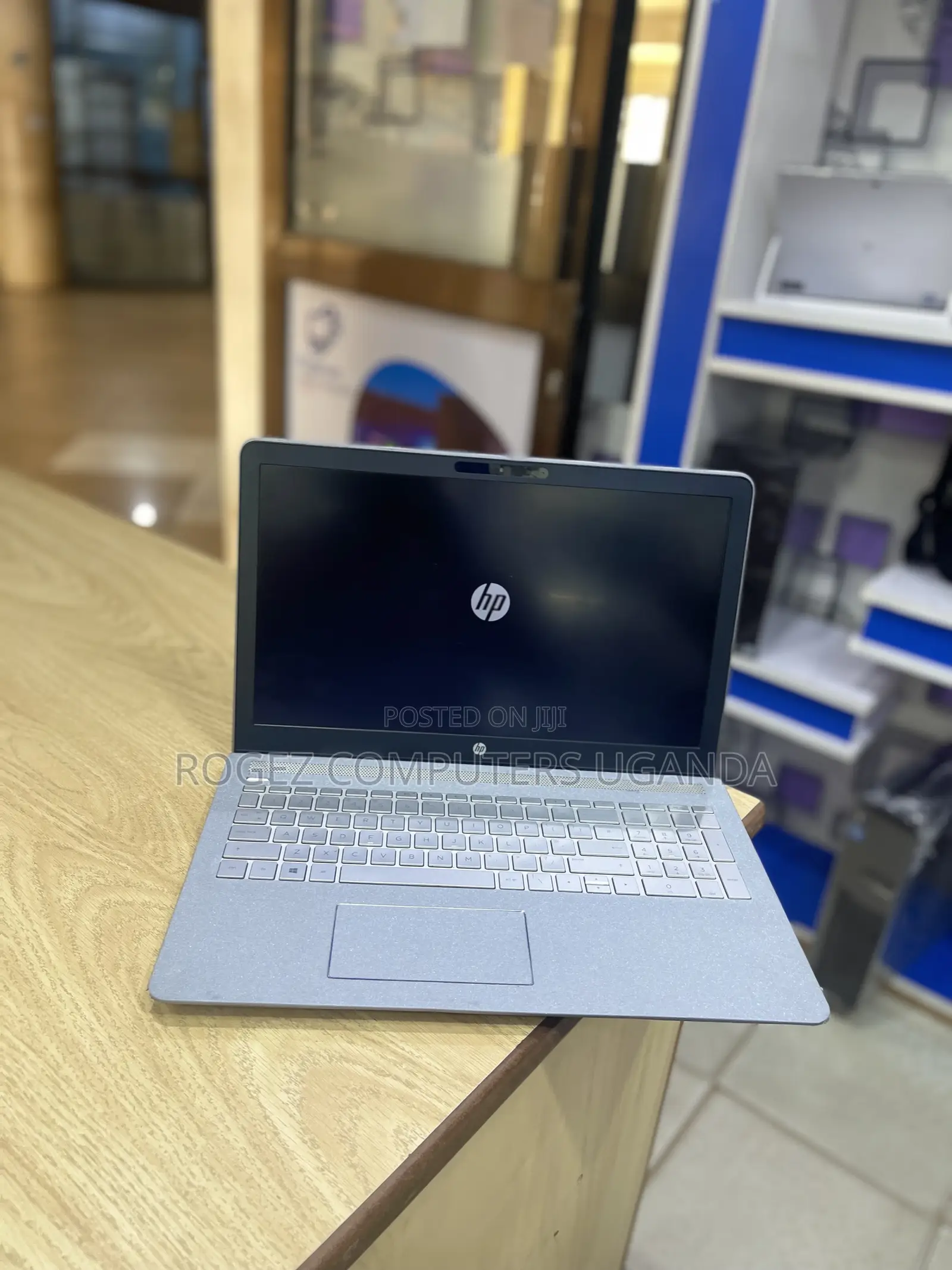 New Laptop HP Pavilion 15-Cs3063cl 8GB Intel Core I7 SSD 256GB