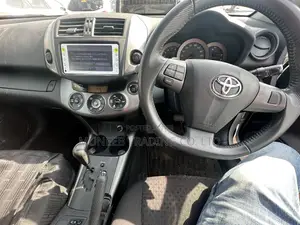 Toyota Vanguard 2011 White