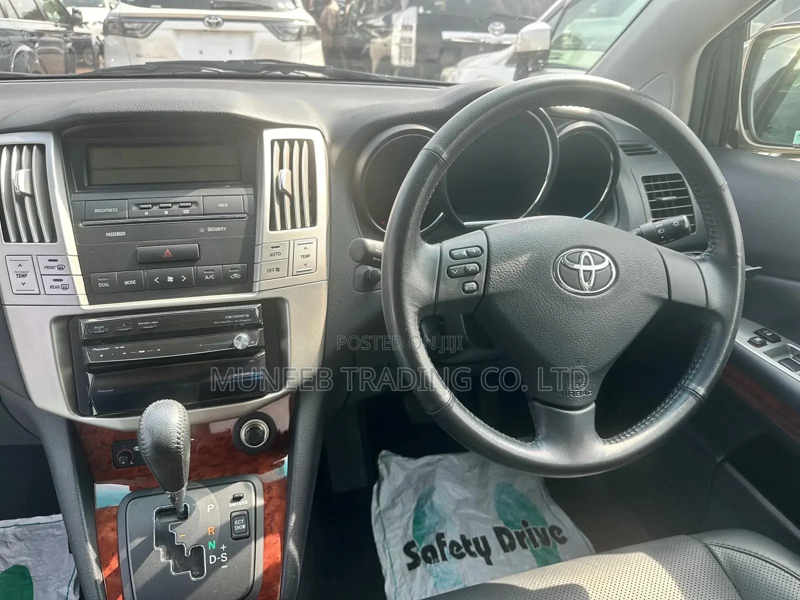 Toyota Harrier 2.4 2011 Gold