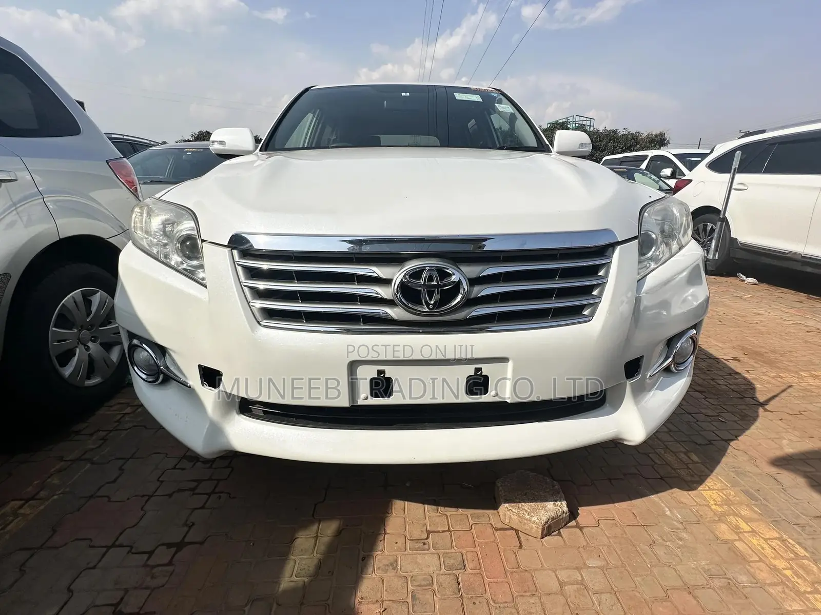 Toyota Vanguard 2011 White