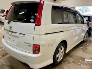 Toyota ISIS 2010 White
