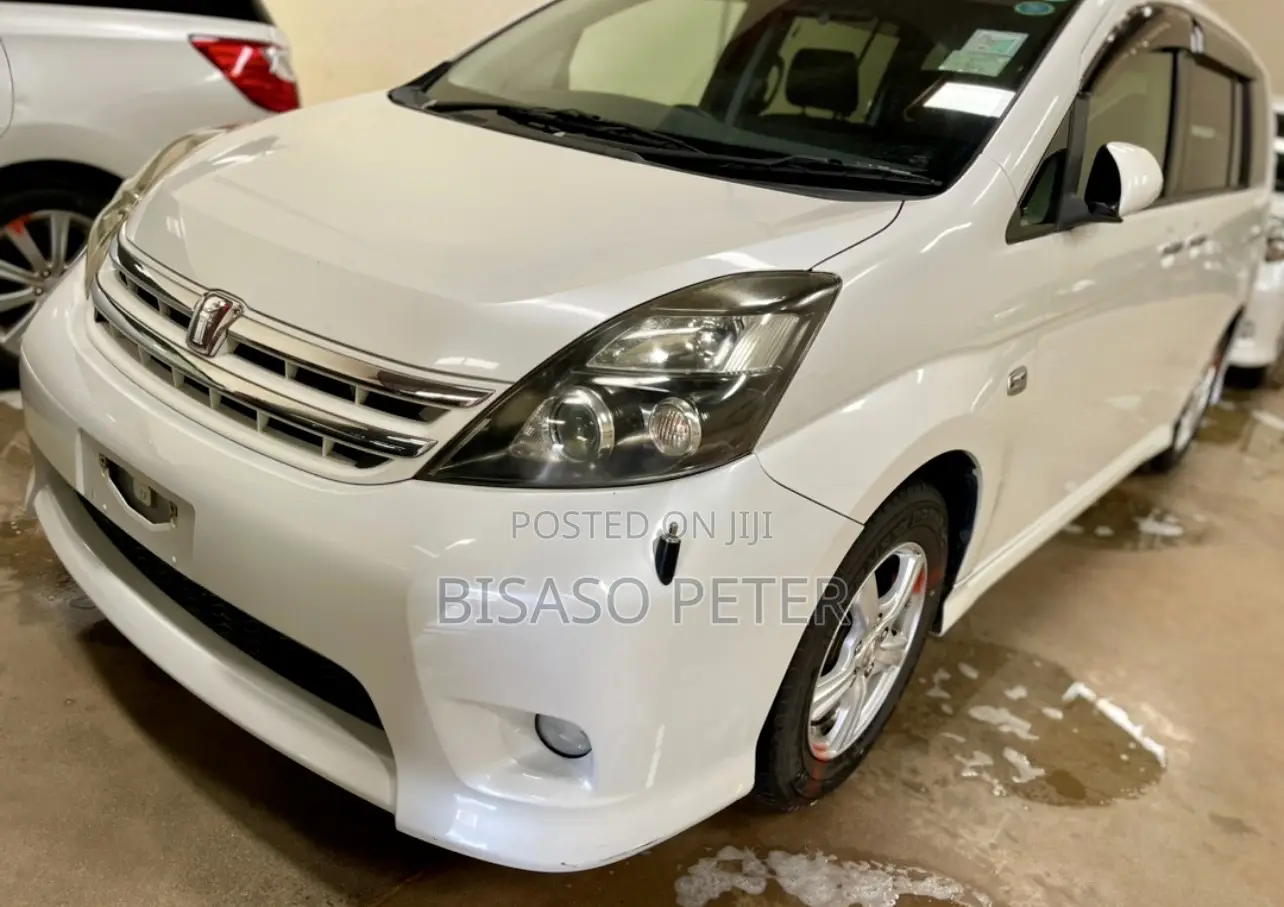Toyota ISIS 2010 White