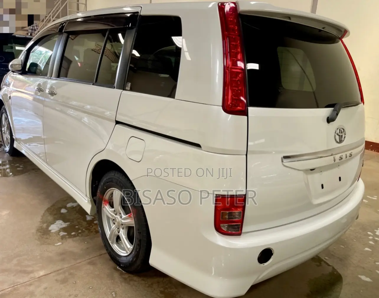 Toyota ISIS 2010 White