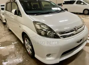 Toyota ISIS 2010 White