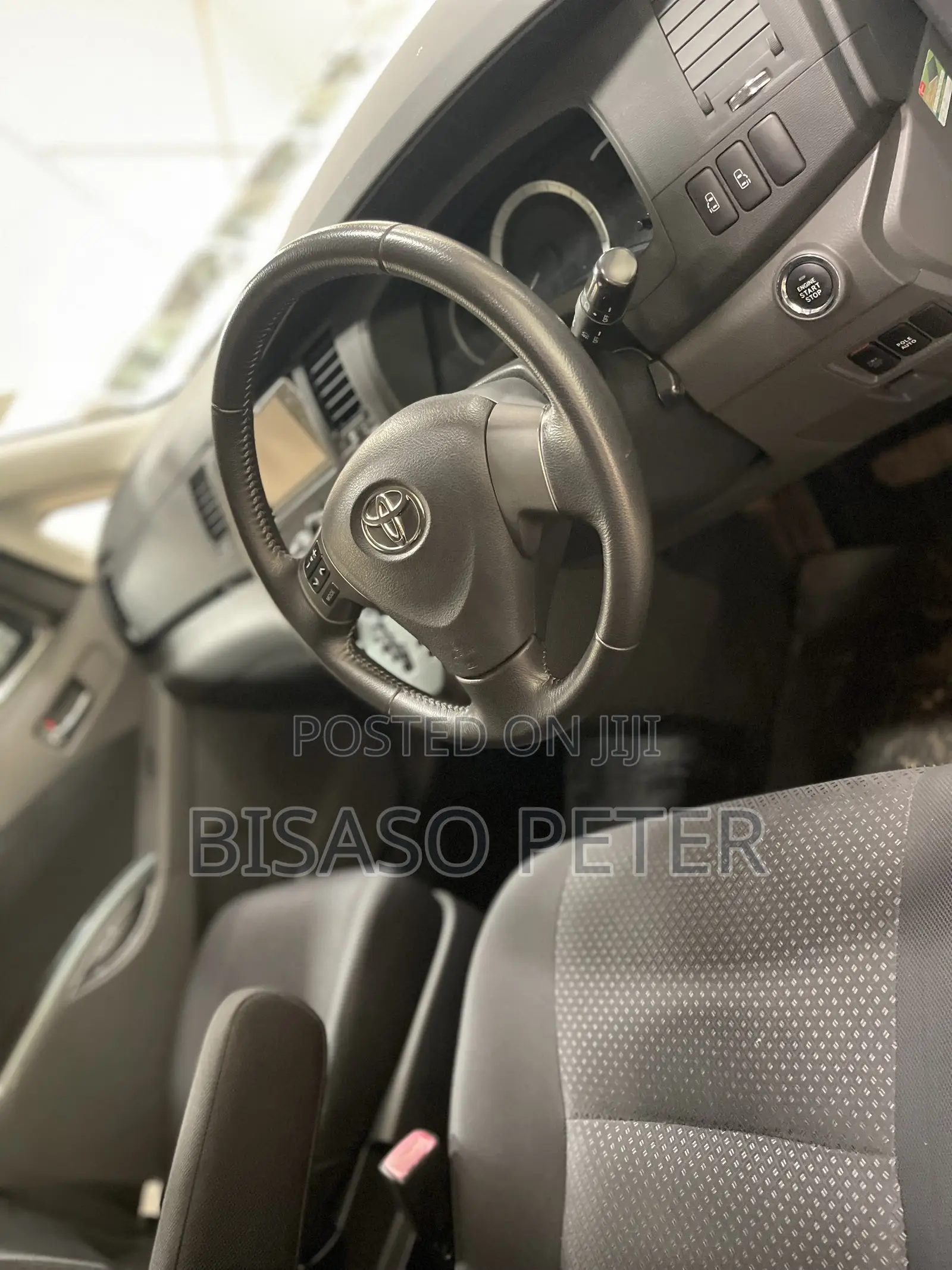 Toyota ISIS 2010 White