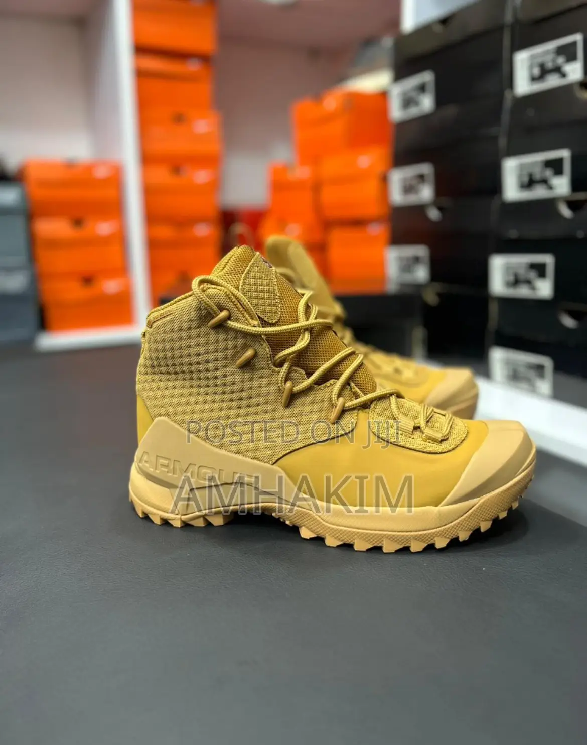 Under Armour Mid Hikings in Stock