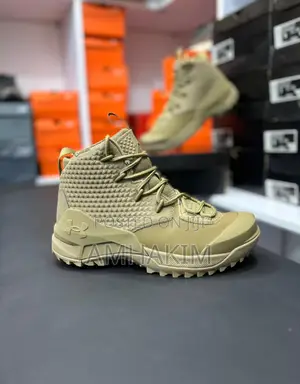 Under Armour Mid Hikings in Stock