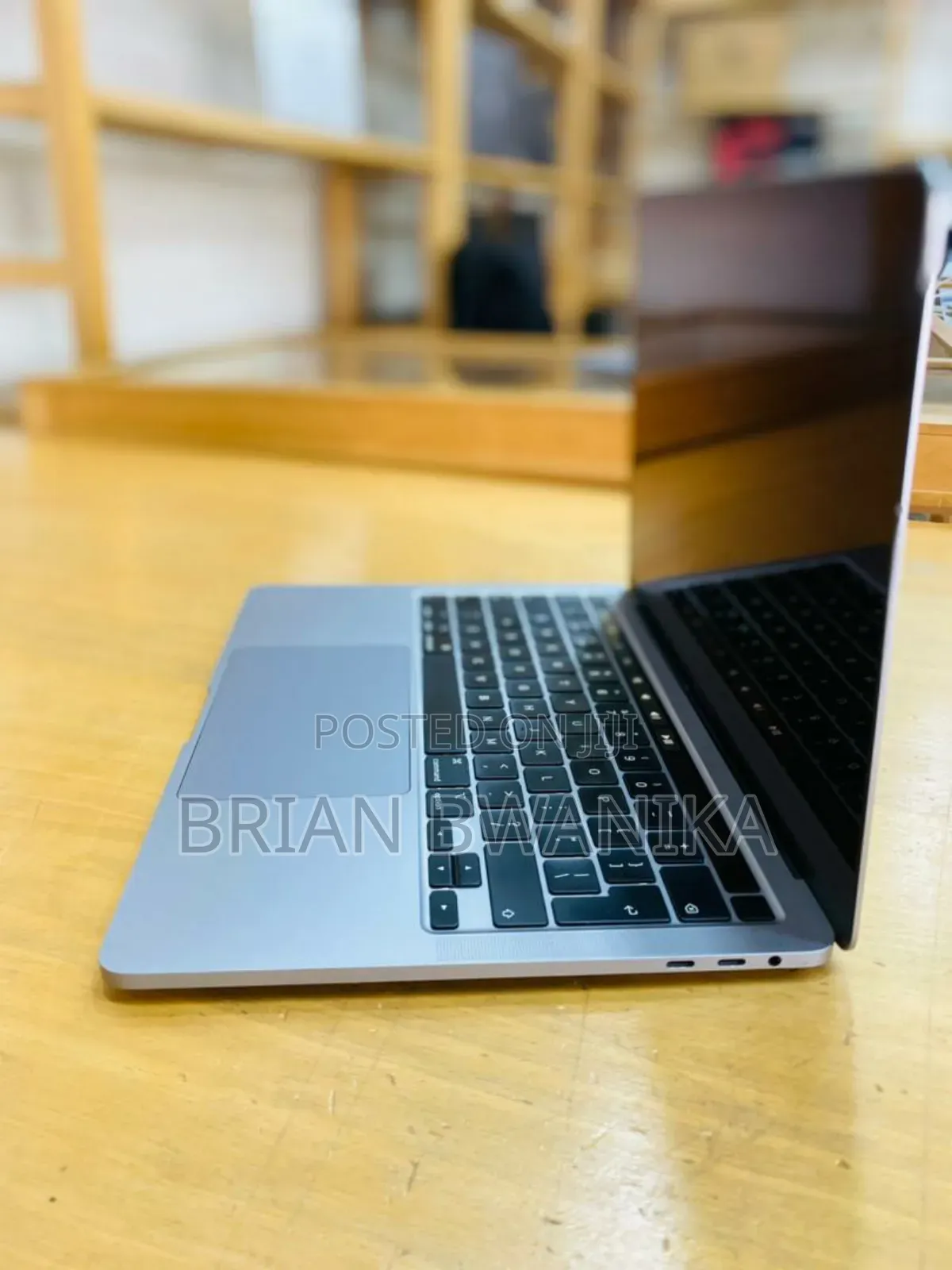 Laptop Apple MacBook Pro 2020 16GB Intel Core I5 SSD 512GB