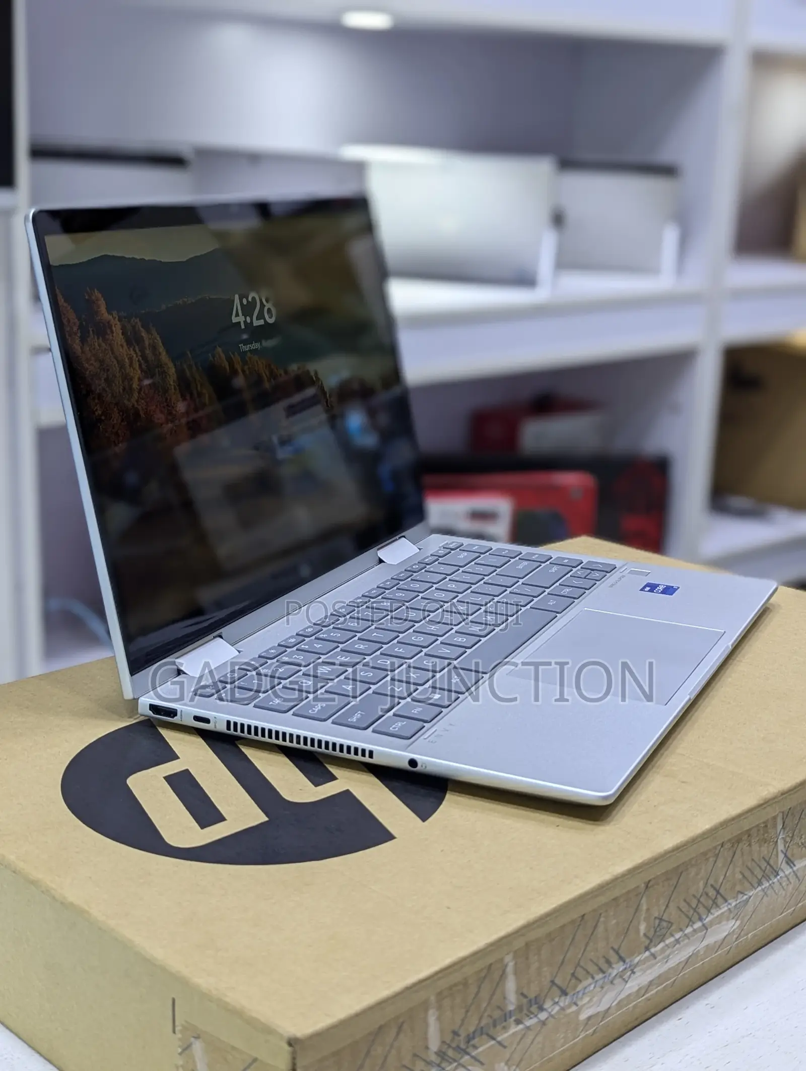 New Laptop HP Envy X360 8GB Intel Core I7 SSD 256GB