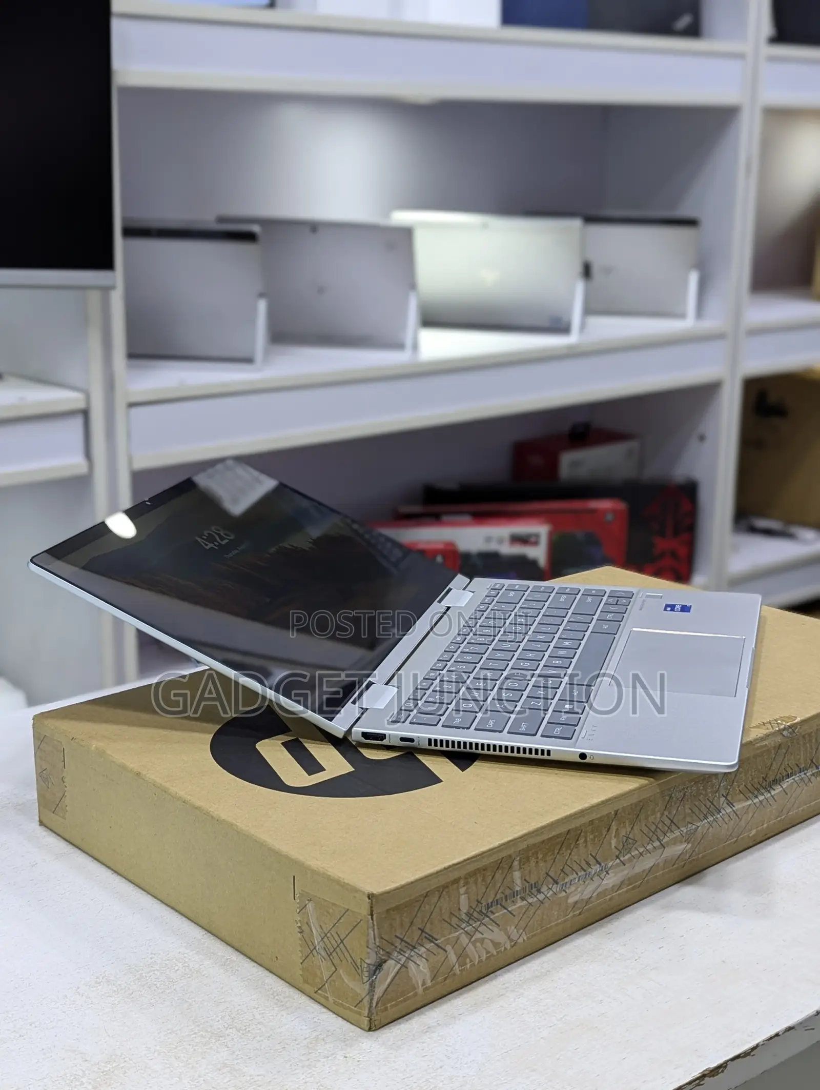 New Laptop HP Envy X360 8GB Intel Core I7 SSD 256GB