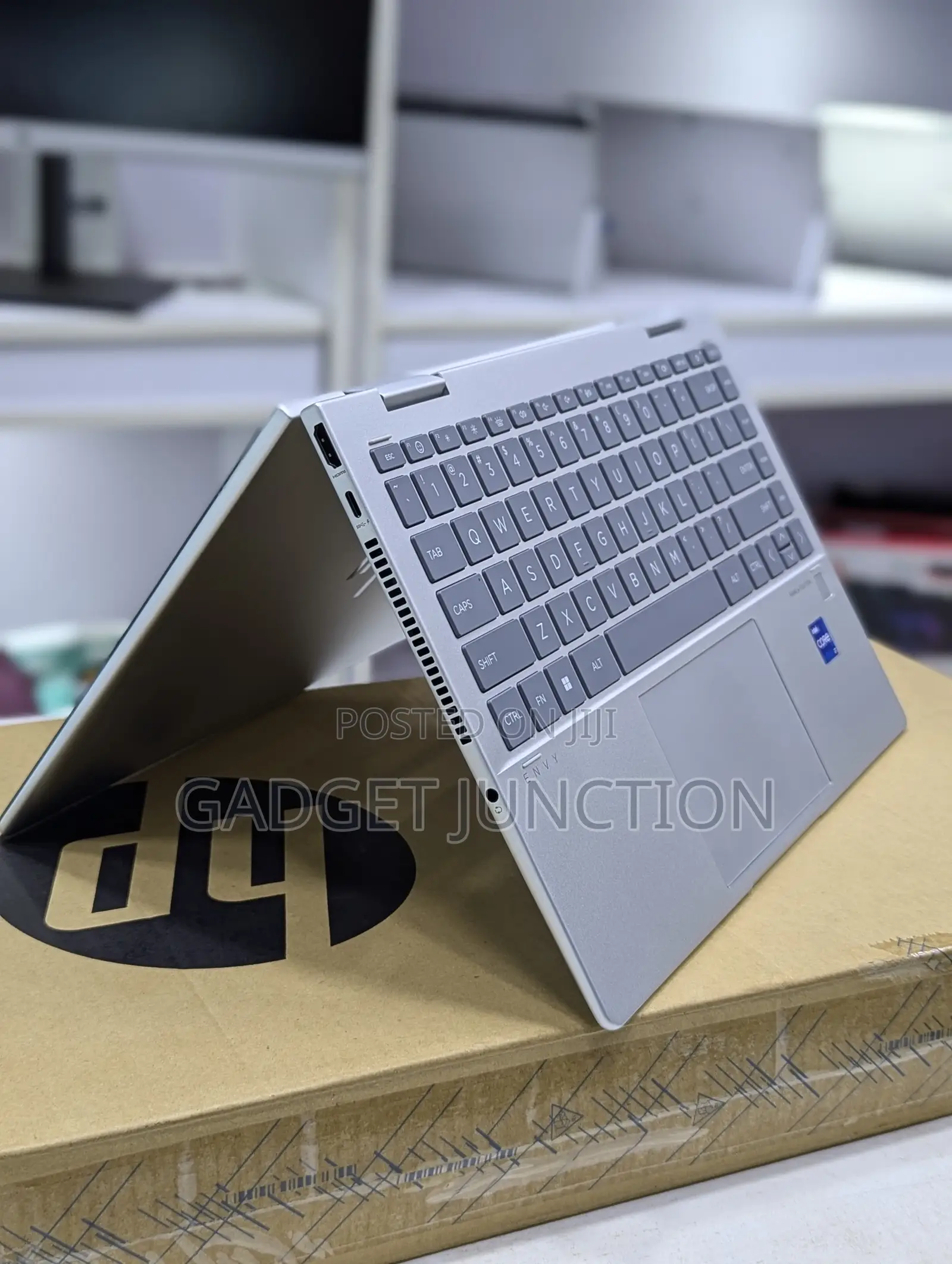 New Laptop HP Envy X360 8GB Intel Core I7 SSD 256GB
