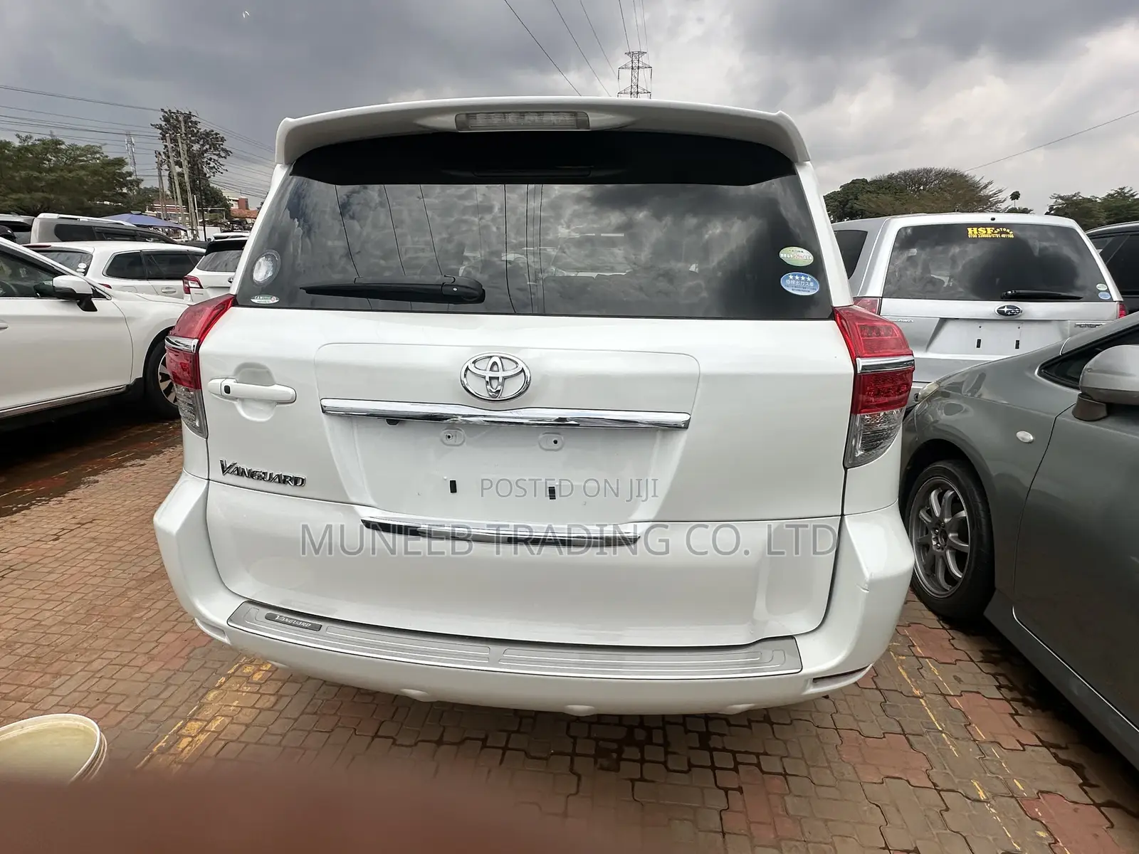 Toyota Vanguard 2011 White