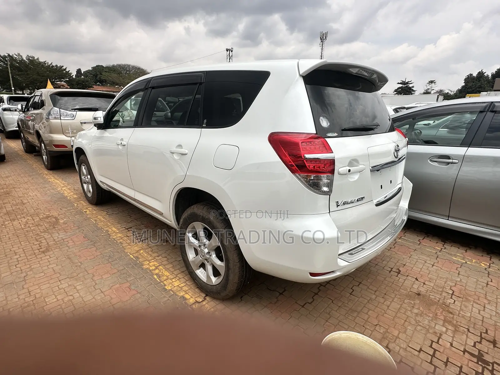 Toyota Vanguard 2011 White