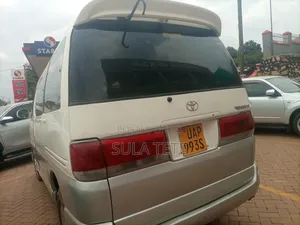 Toyota Regius 1998 White