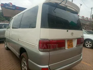 Toyota Regius 1998 White