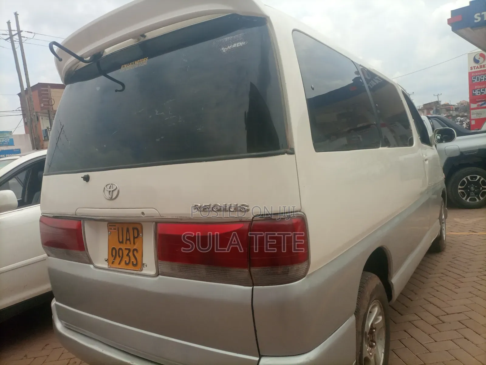 Toyota Regius 1998 White