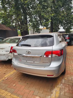 Toyota Avensis 2015 Silver