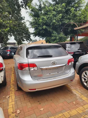 Toyota Avensis 2015 Silver