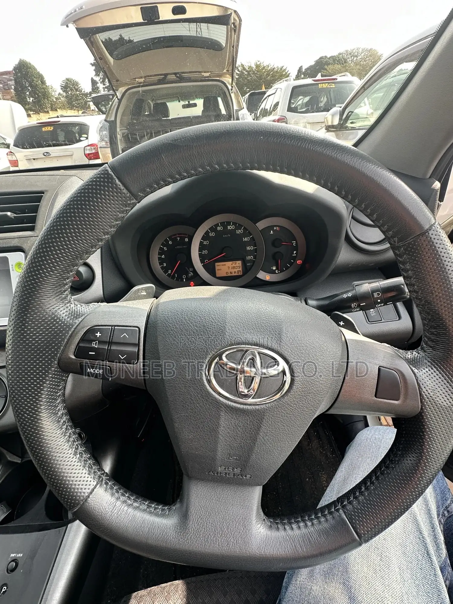 Toyota Vanguard 2011 White