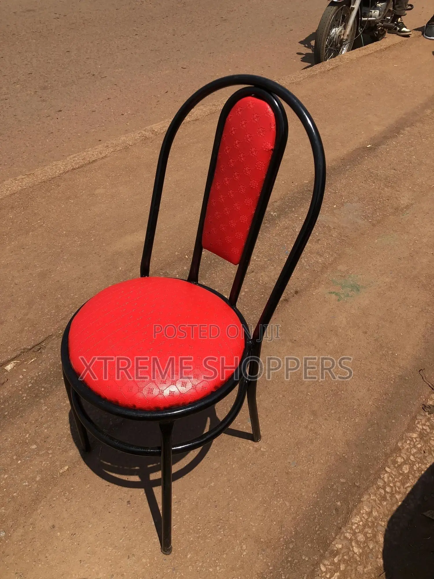 Excellent/ Comfortable Restaurant Chairs/ 001