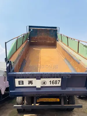 Isuzu 10 Tyres Single Linght