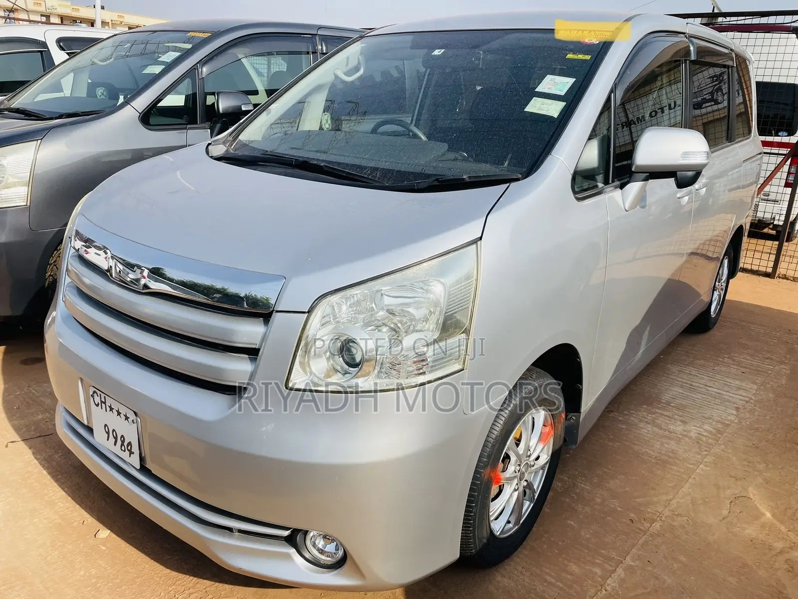 Toyota Noah 2.0 143hp AWD (8 Seater) 2009 Silver