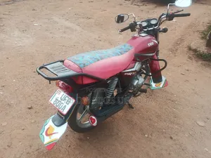 TVS HLX 125 2022 Red