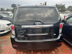 Toyota Corolla Rumion Hatchback 1.5 FWD 2011 Black