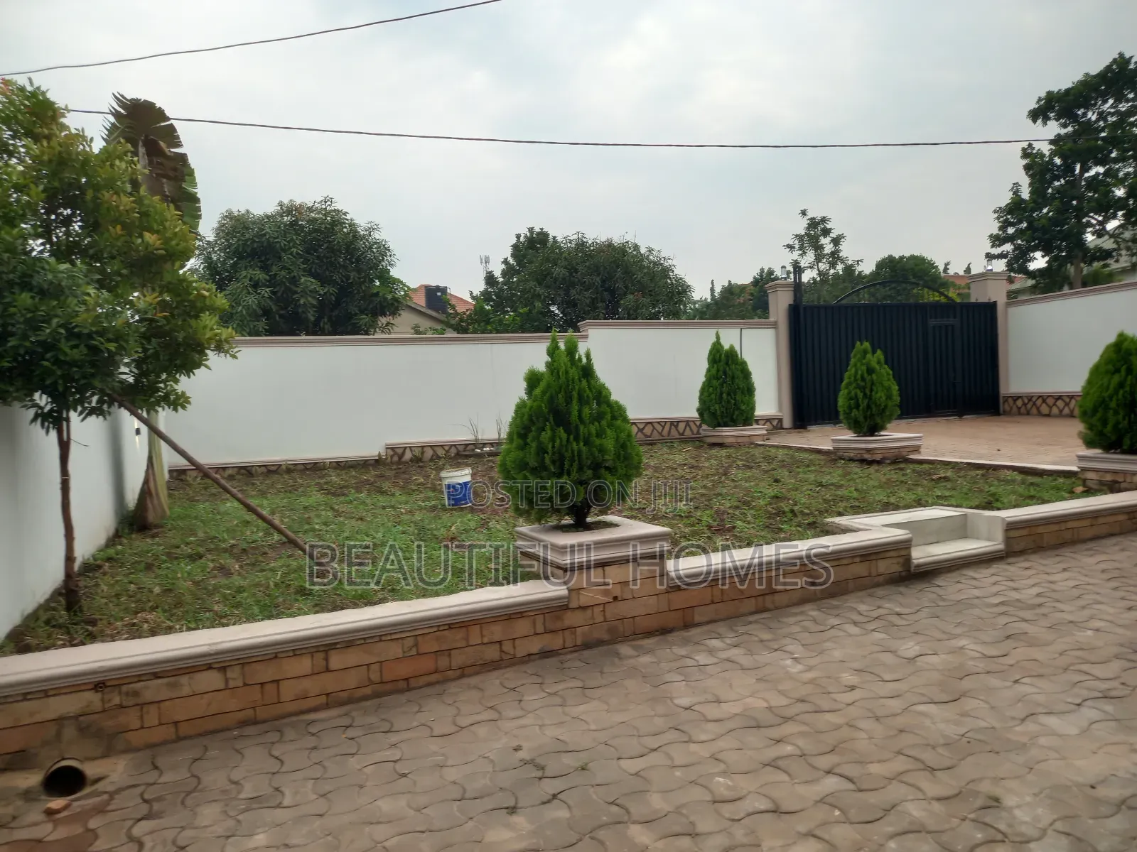 Furnished 4bdrm House in Kira for sale