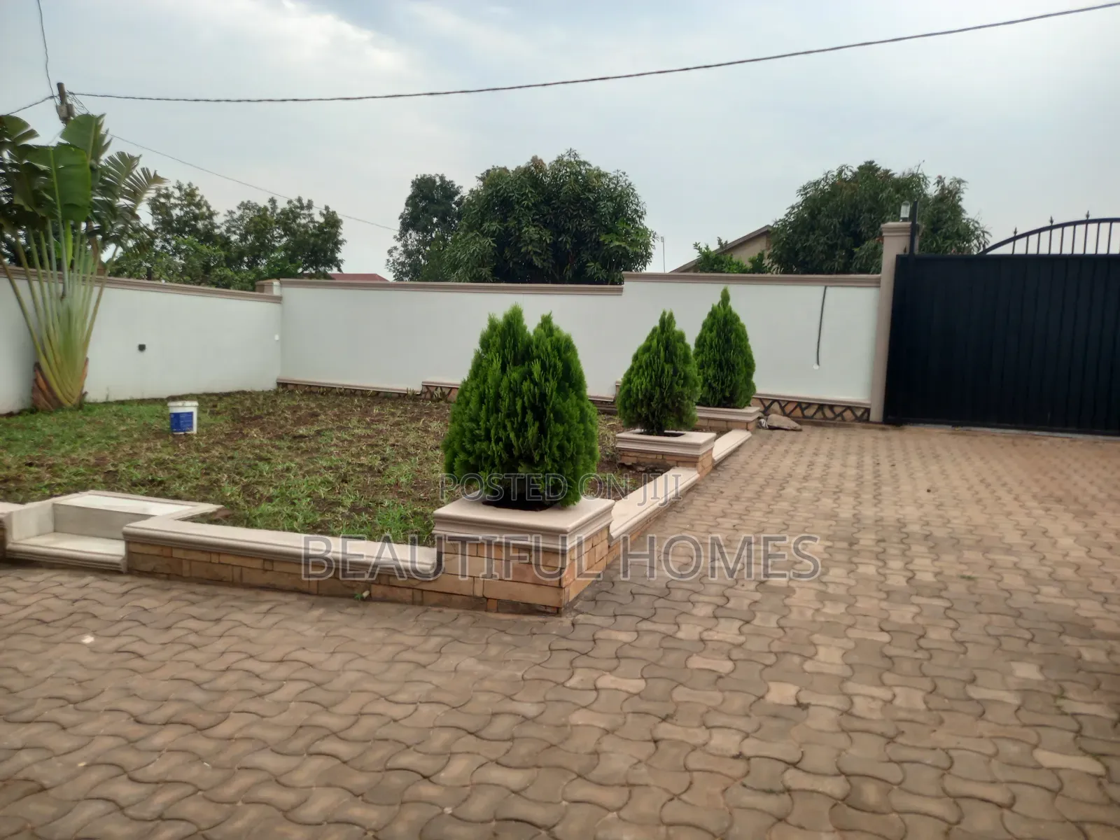 Furnished 4bdrm House in Kira for sale