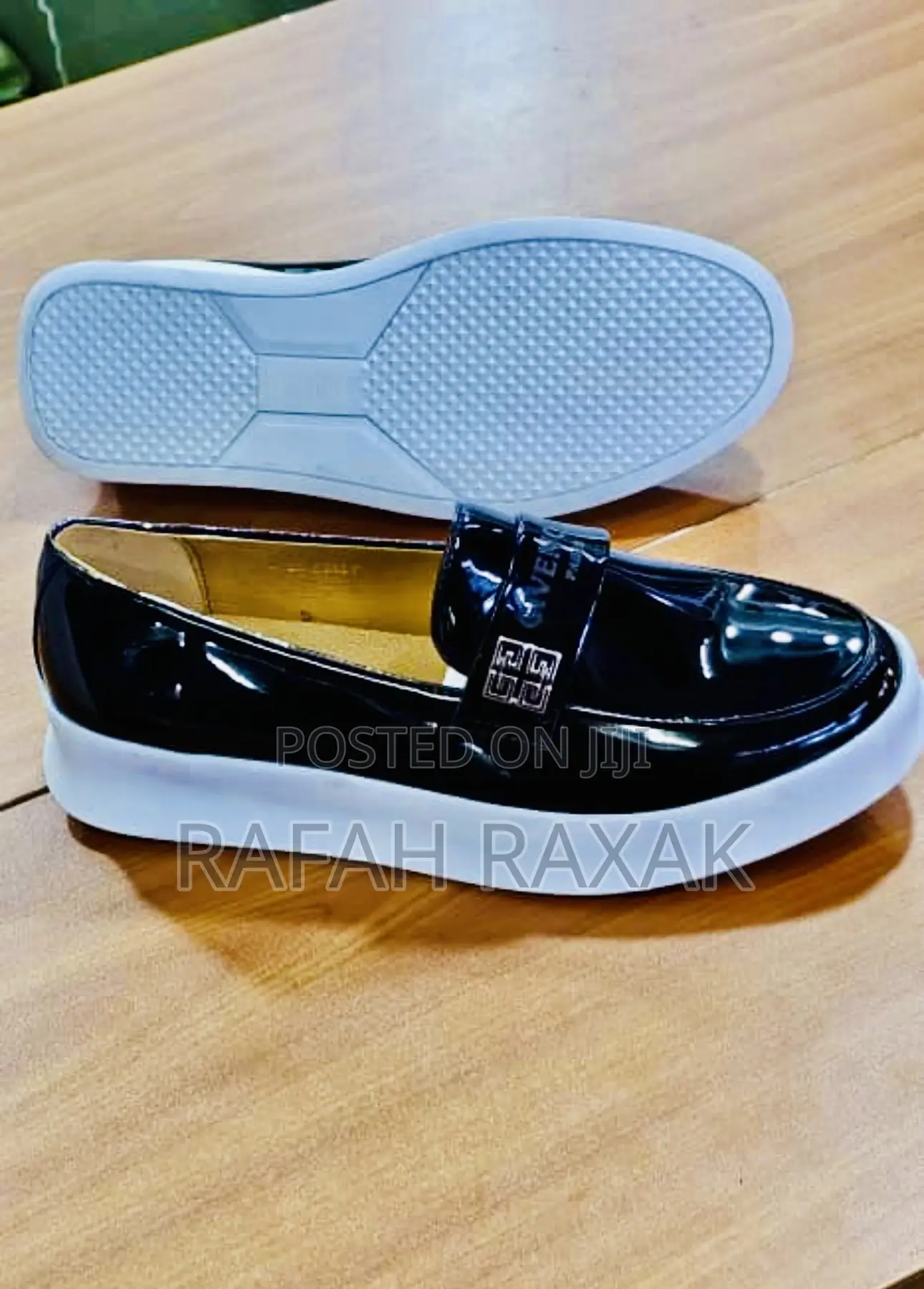 Original Givechy Shinny Casual Low Top Loafers