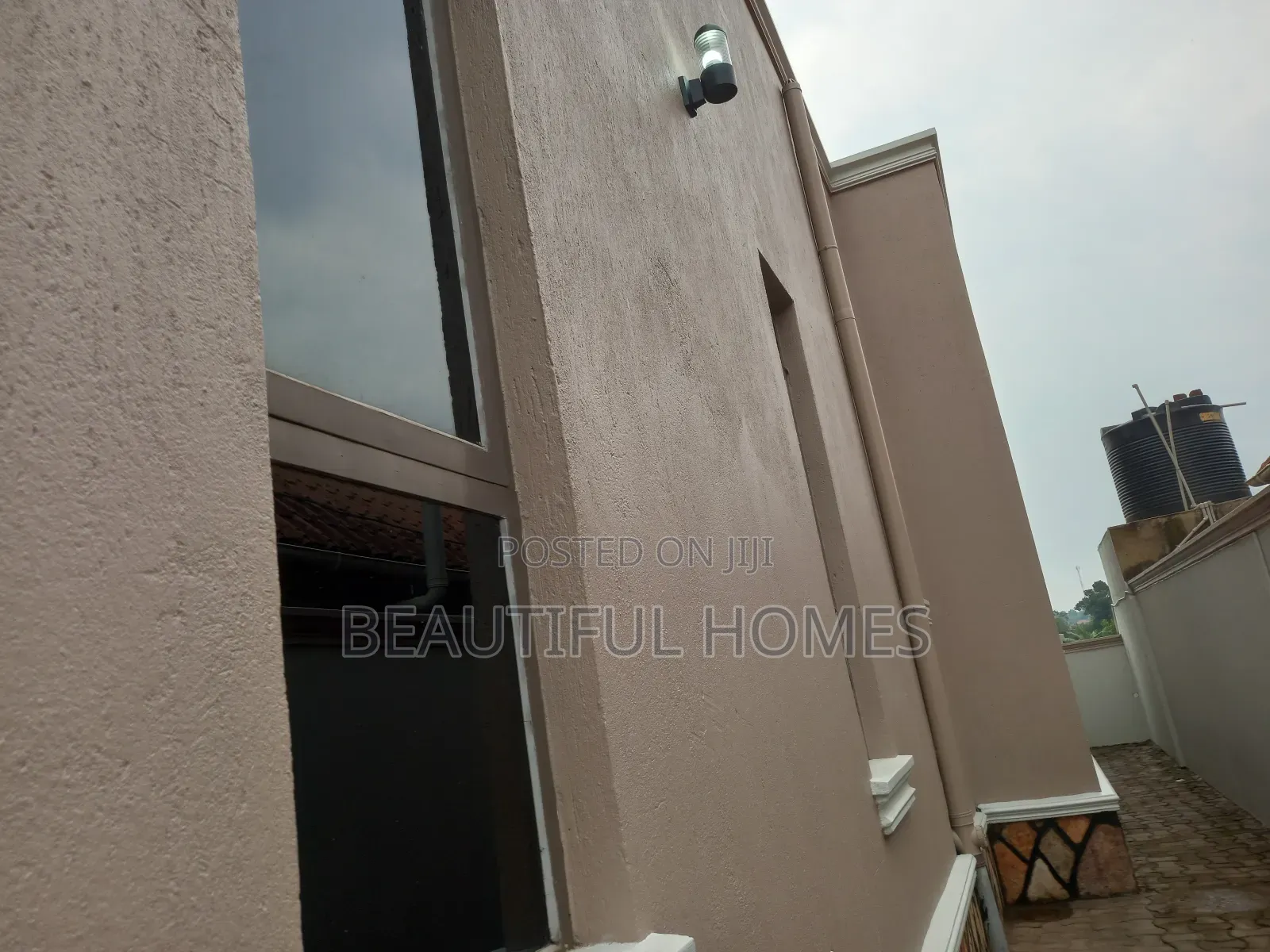 Furnished 4bdrm Bungalow in Kira for sale